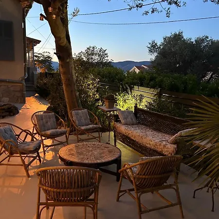 فيلة La Maison Du Cure *