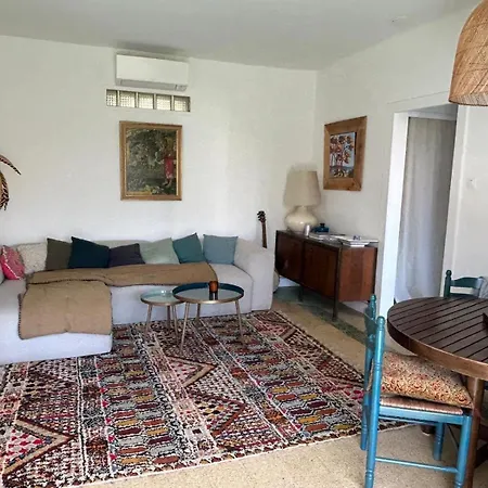 فيلة La Maison Du Cure
